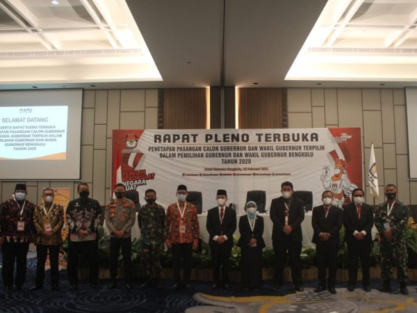 KPU Provinsi Bengkulu Tetapkan Rohidin - Rosjonsyah sebagai Gubernur dan Wakil Gubernur Bengkulu KPU Provinsi Bengkulu Tetapkan Rohidin - Rosjonsyah sebagai Gubernur dan Wakil Gubernur Bengkulu
