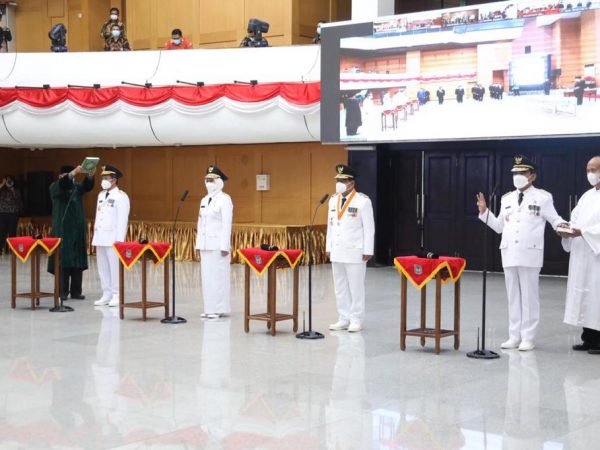 Mendagri Lantik Robert Simbolon sebagai Penjabat Gubernur Bengkulu Mendagri Lantik Robert Simbolon sebagai Penjabat Gubernur Bengkulu