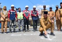 Bupati Rejang Lebong Syamsul Effendi setelah laksanakan penandaan titik nol pembangunan enam titik jalan di wilayah Kecamatan Curup Timur 