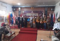 Pasangan Kopli Roiyana mendaftarkan diri ke KPU Lebong 