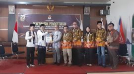 Pasangan Azhari Bambang menyerahkan Berkas ke KPU Lebong