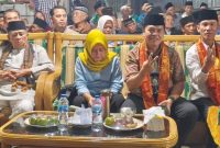 Dalhadi Umar foto bersama Paslon Azhari Bambang