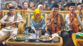 Dalhadi Umar foto bersama Paslon Azhari Bambang