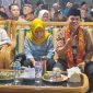 Dalhadi Umar foto bersama Paslon Azhari Bambang