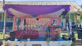 Kepala SMAN 5 sedang memberi kata sambutan