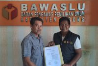 Devi Gunawan melaporkan ASN yang ikut politik ke Bawaslu Lebong