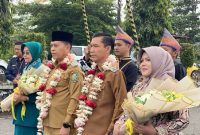 Bupati dan wakil bupati Lebong saat disambut 
