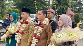 Bupati dan wakil bupati Lebong saat disambut 
