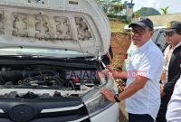 Doni Swabuana memeriksa kendaraan dinas di Lingkup Pemkab Lebong