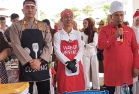 Bupati Lebong berserta wakil bupati dan Kapolres ikut dalam lomba memasak nasi goreng