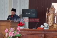 Bupati Lebong Memberi kata sambutan saat paripurna