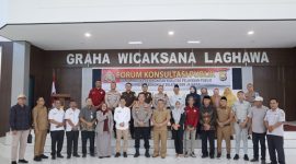 Foto bersama setelah acara Forum Konsultasi Publik (FKP) Tahun 2025