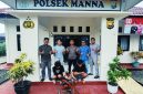 Dua orang remaja yang diduga sebagai pelaku tindak pidana pencurian