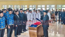 Bupati Lebong Azhari mengambil sumpah kepada ASN dalam rotasi jabatan di bulan November 2025