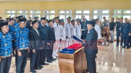 Bupati Lebong Azhari mengambil sumpah kepada ASN dalam rotasi jabatan di bulan November 2025