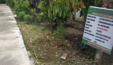 Papan proyek jalan rabat yang belum di PHO