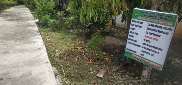 Papan proyek jalan rabat yang belum di PHO