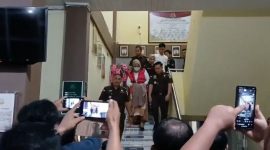 Tersangka saat di Kejaksaan Negeri (Kejari) Bengkulu Selatan (BS)