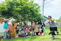 Sosok Brigpol. Fitri Niba Andela SH (kanan), Satu-Satunya Bhabinkamtibmas Perempuan