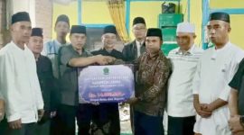 Bupati Azhari serahkan bantuan 14 juta untuk masjid At taqwa