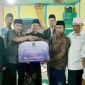 Bupati Azhari serahkan bantuan 14 juta untuk masjid At taqwa