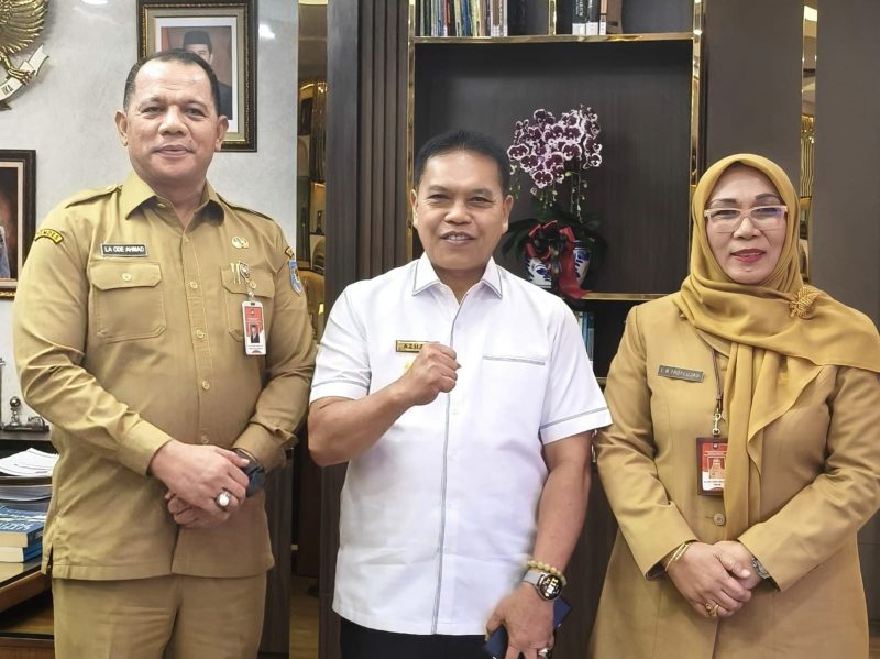 Bupati Lebong saat menjemput Rekomendasi Kementrian untuk Pilkades