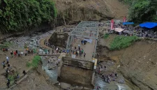 Jembatan Enang-Enang merupakan akses vital bagi masyarakat, (foto ANTARA)