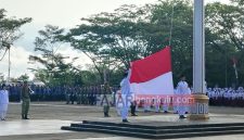 Momen penarikan bendera merah putih