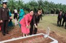 Polres Bengkulu Selatan melaksanakan kegiatan ziarah dan tabur bunga di Taman Makam Pahlawan Semaku