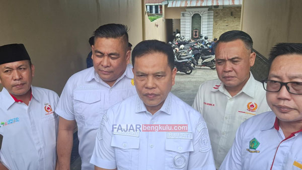 Bupati Lebong Azhari didampingi Pengurus KONI Provinsi Bengkulu